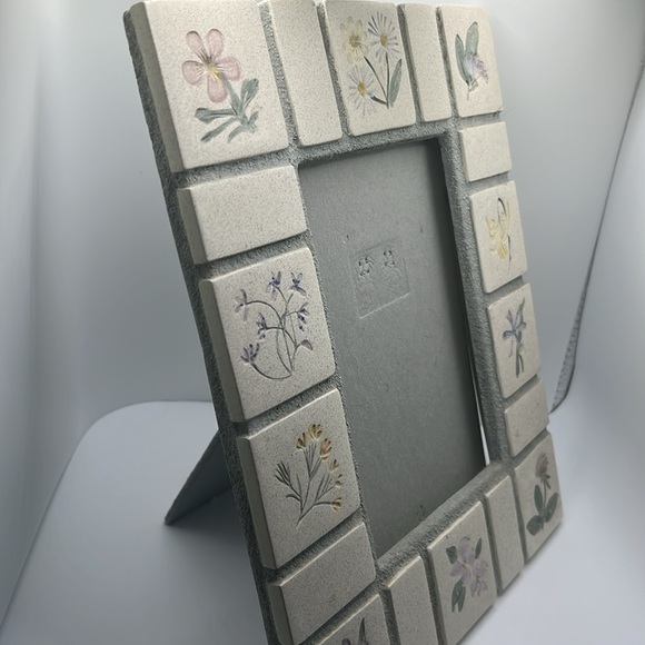 Hand painted ceramic floral frame - Picture 4 of 8